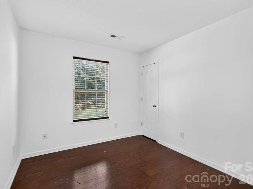 5327 Fernhill Drive, Charlotte, NC 28217.  MLS# CAR4429479, YatesRealty ID 54647. 