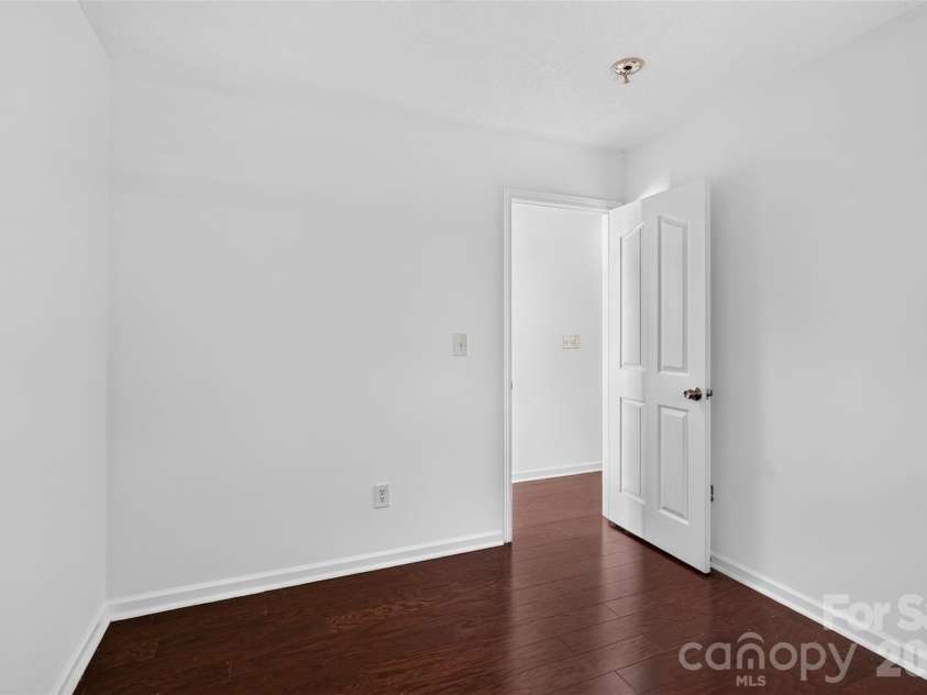 5327 Fernhill Drive, Charlotte, NC 28217.  MLS# CAR4429479, YatesRealty ID 54647. 
