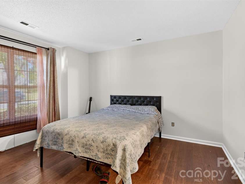5327 Fernhill Drive, Charlotte, NC 28217.  MLS# CAR4429479, YatesRealty ID 54647. 