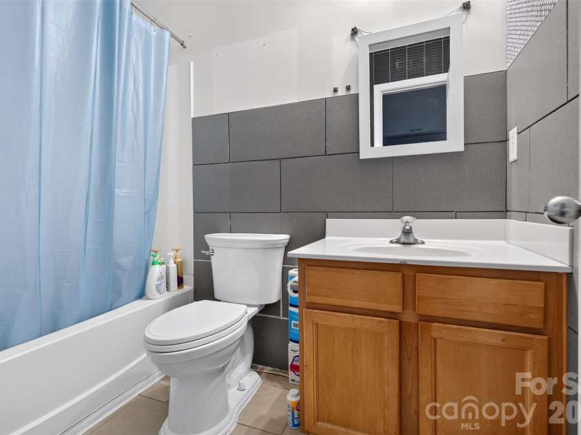 5327 Fernhill Drive, Charlotte, NC 28217.  MLS# CAR4429479, YatesRealty ID 54647. 