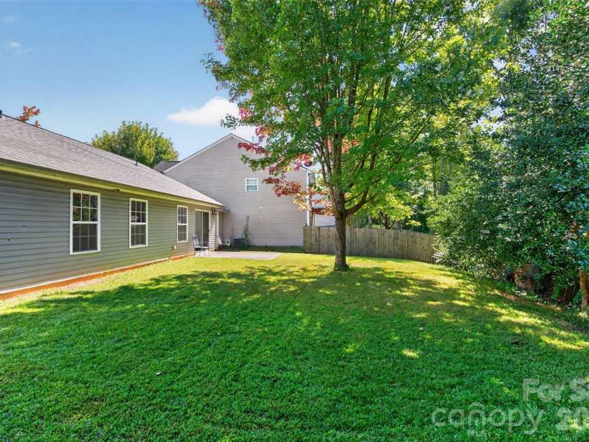 5327 Fernhill Drive, Charlotte, NC 28217.  MLS# CAR4429479, YatesRealty ID 54647. 