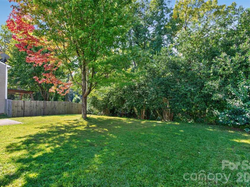 5327 Fernhill Drive, Charlotte, NC 28217.  MLS# CAR4429479, YatesRealty ID 54647. 