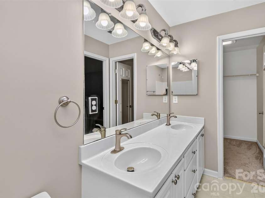 12523 Bluestem Lane, Charlotte, NC 28277.  MLS# CAR4429502, YatesRealty ID 54649. 