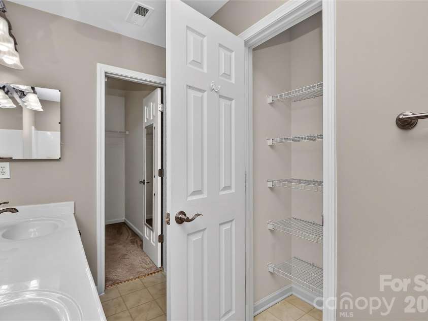 12523 Bluestem Lane, Charlotte, NC 28277.  MLS# CAR4429502, YatesRealty ID 54649. 