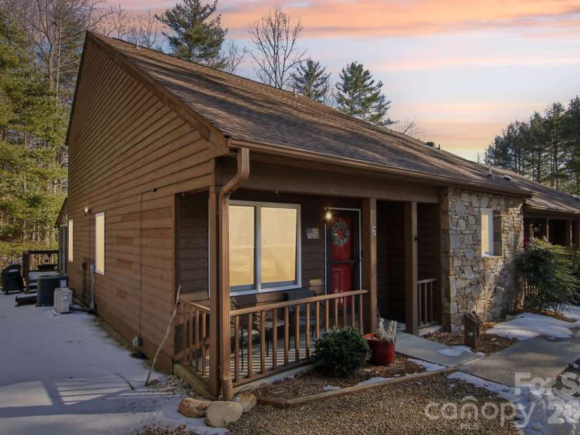 6 Calico Lane, Etowah, NC 28729.  MLS# CAR4215890, YatesRealty ID 5465. 6 S Calico Ln