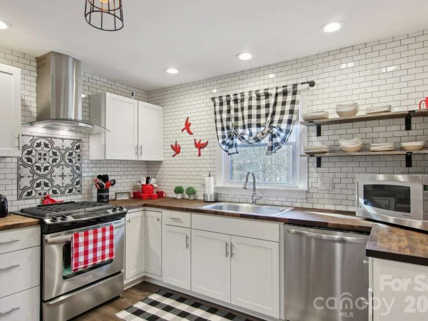 6 Calico Lane, Etowah, NC 28729.  MLS# CAR4215890, YatesRealty ID 5465. Kitchen