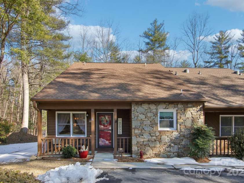 6 Calico Lane, Etowah, NC 28729.  MLS# CAR4215890, YatesRealty ID 5465. Welcome Home!