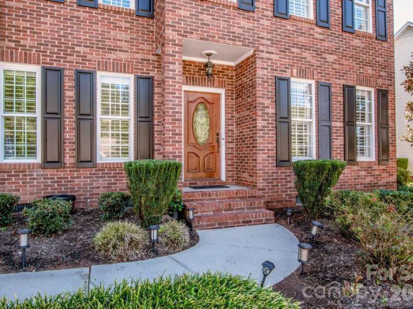 16908 Hampton Crossing Drive, Huntersville, NC 28078.  MLS# CAR4427172, YatesRealty ID 54652. 
