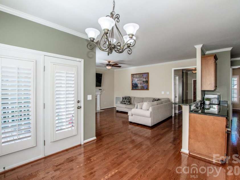 16908 Hampton Crossing Drive, Huntersville, NC 28078.  MLS# CAR4427172, YatesRealty ID 54652. 