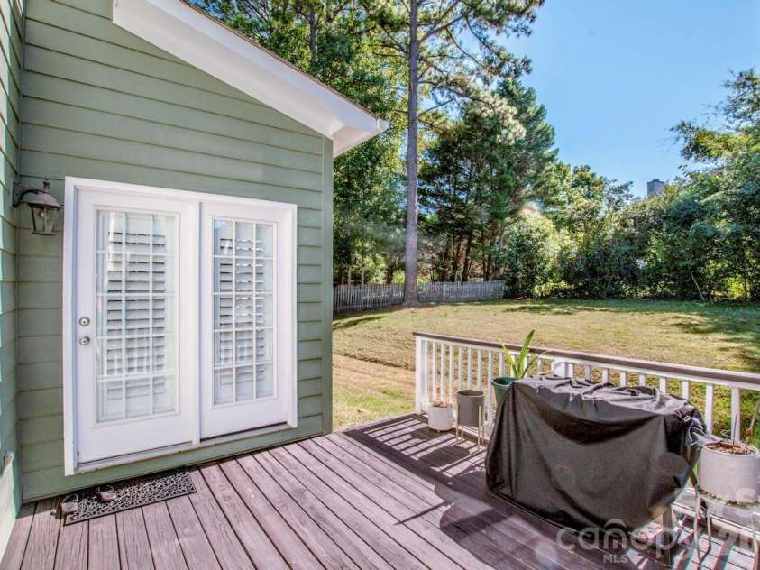 16908 Hampton Crossing Drive, Huntersville, NC 28078.  MLS# CAR4427172, YatesRealty ID 54652. Deck out to yard