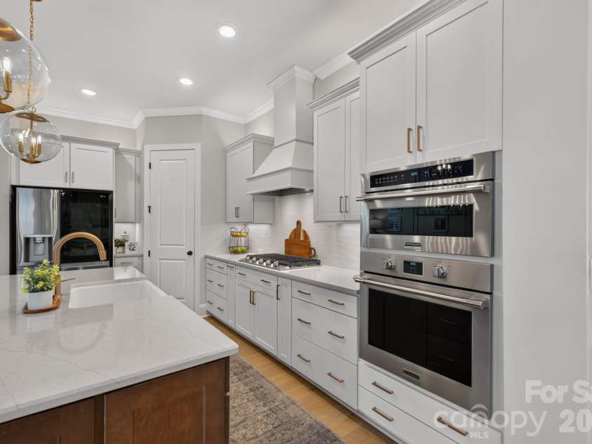 1018 Lowland Way, Waxhaw, NC 28173.  MLS# CAR4427578, YatesRealty ID 54654. Kitchen