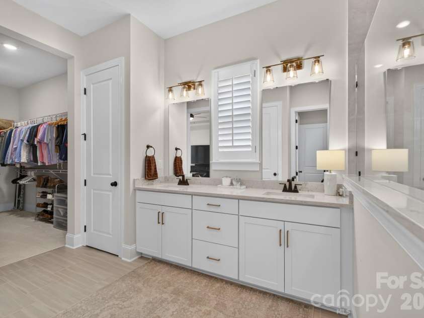1018 Lowland Way, Waxhaw, NC 28173.  MLS# CAR4427578, YatesRealty ID 54654. Primary Bathroom