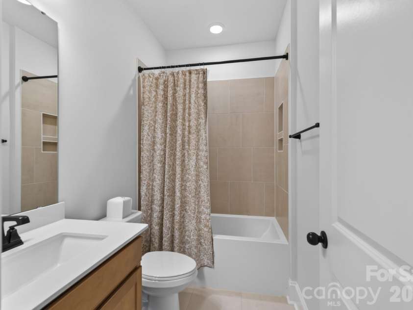 1018 Lowland Way, Waxhaw, NC 28173.  MLS# CAR4427578, YatesRealty ID 54654. Upper Level Full Bathroom