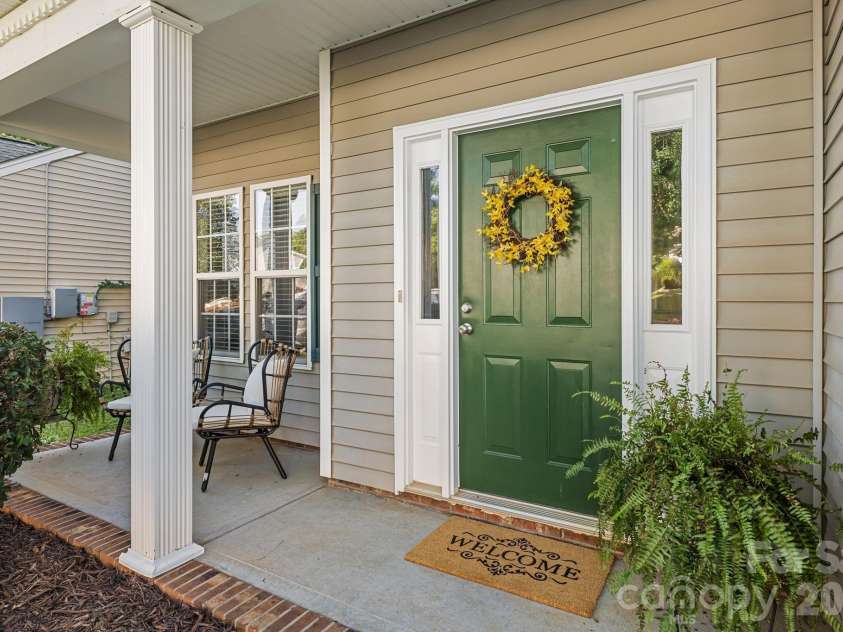 5520 Waverly Lynn Lane, Charlotte, NC 28269.  MLS# CAR4424437, YatesRealty ID 54656. 