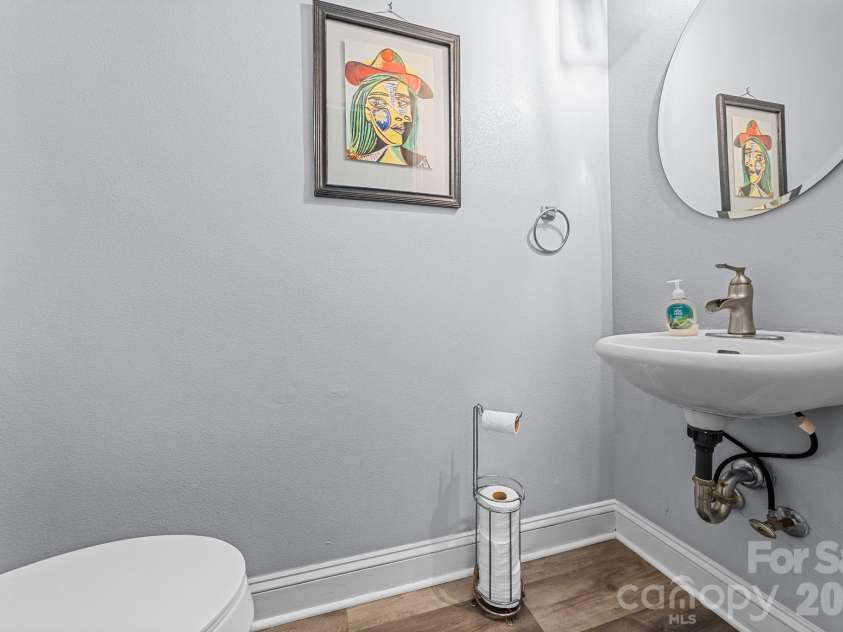 5520 Waverly Lynn Lane, Charlotte, NC 28269.  MLS# CAR4424437, YatesRealty ID 54656. 