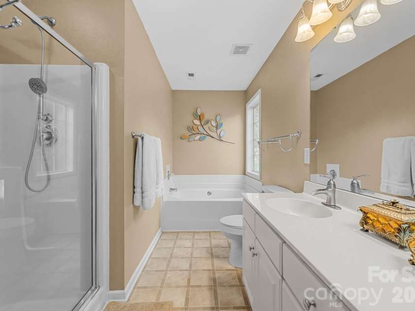 5520 Waverly Lynn Lane, Charlotte, NC 28269.  MLS# CAR4424437, YatesRealty ID 54656. 