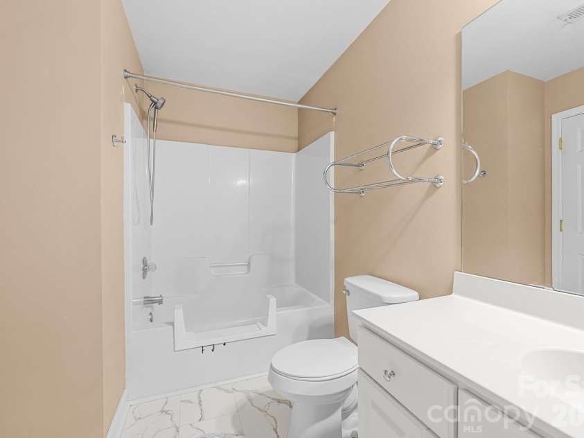 5520 Waverly Lynn Lane, Charlotte, NC 28269.  MLS# CAR4424437, YatesRealty ID 54656. 