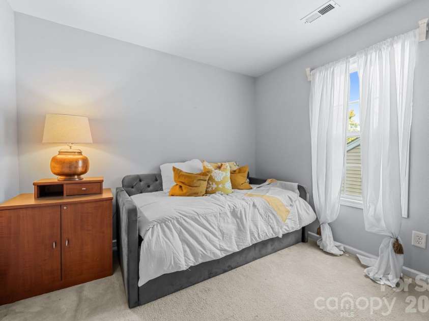 5520 Waverly Lynn Lane, Charlotte, NC 28269.  MLS# CAR4424437, YatesRealty ID 54656. 