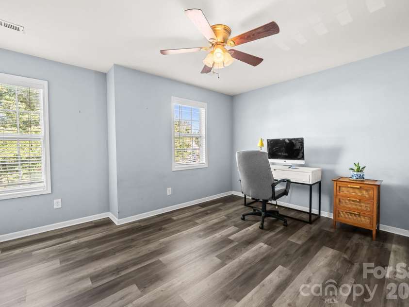 5520 Waverly Lynn Lane, Charlotte, NC 28269.  MLS# CAR4424437, YatesRealty ID 54656. 
