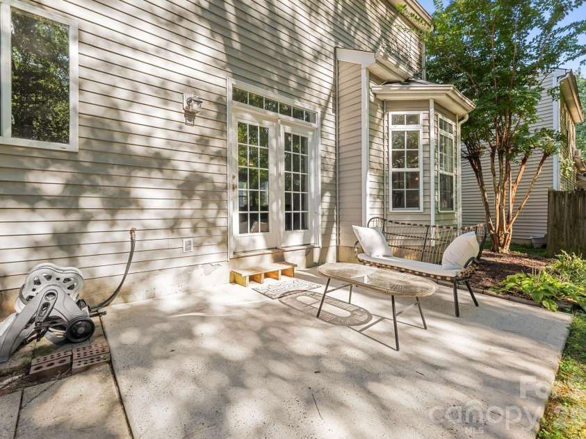 5520 Waverly Lynn Lane, Charlotte, NC 28269.  MLS# CAR4424437, YatesRealty ID 54656. 