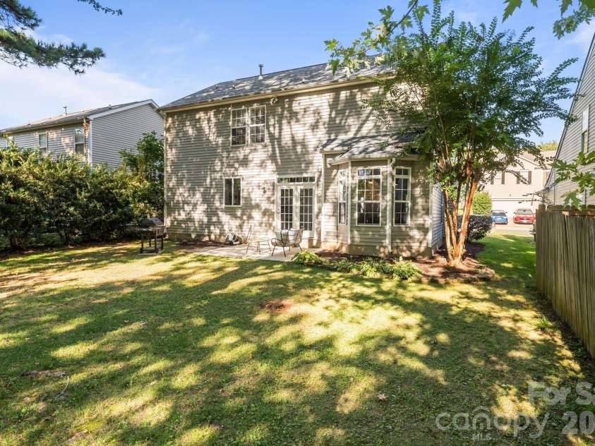 5520 Waverly Lynn Lane, Charlotte, NC 28269.  MLS# CAR4424437, YatesRealty ID 54656. 