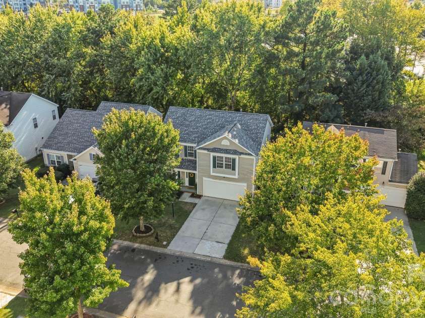 5520 Waverly Lynn Lane, Charlotte, NC 28269.  MLS# CAR4424437, YatesRealty ID 54656. 