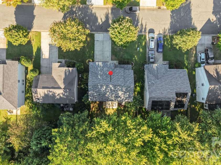 5520 Waverly Lynn Lane, Charlotte, NC 28269.  MLS# CAR4424437, YatesRealty ID 54656. 