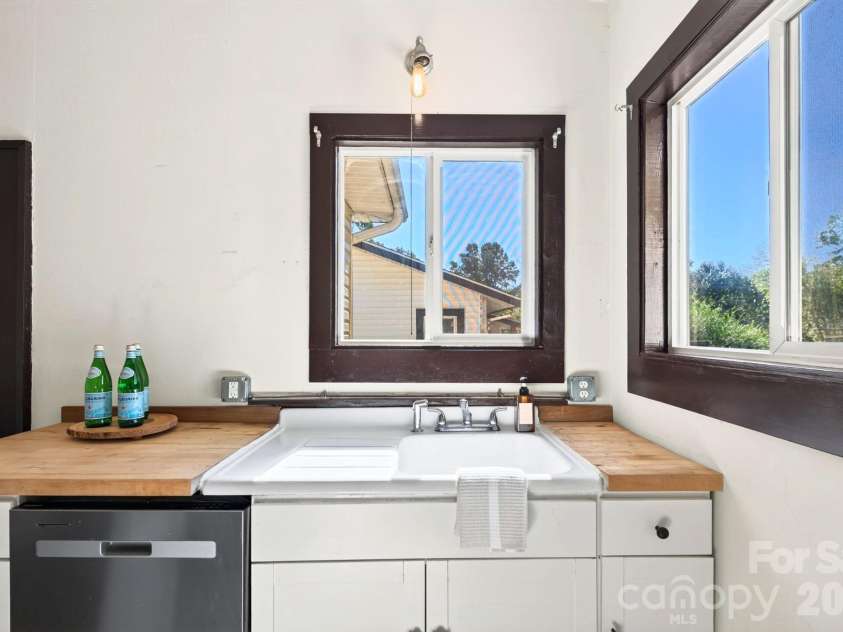 201 Logan Avenue, Asheville, NC 28806.  MLS# CAR4426540, YatesRealty ID 54658. Butcher Block Counters