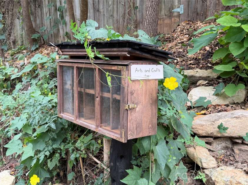 201 Logan Avenue, Asheville, NC 28806.  MLS# CAR4426540, YatesRealty ID 54658. Community Sharing Box