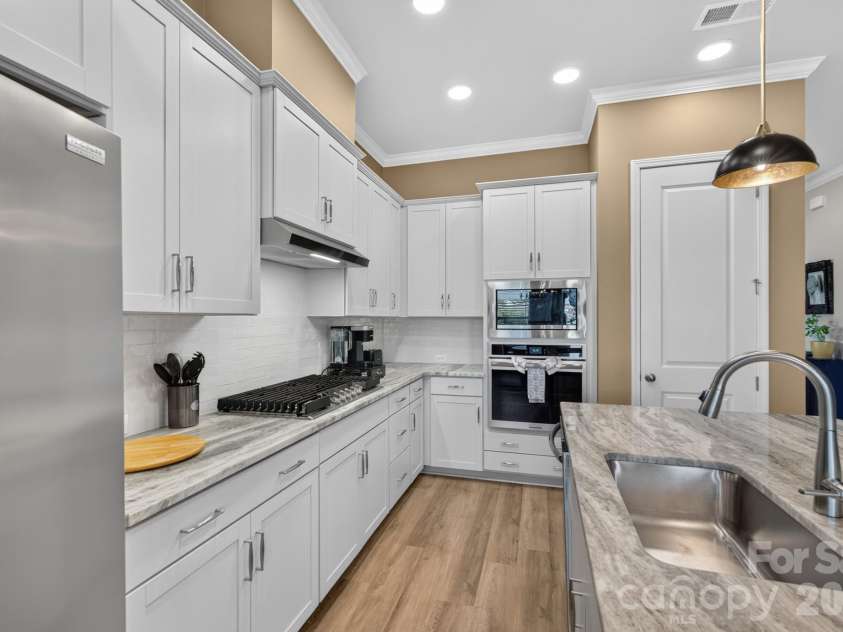 1006 Lowland Way, Waxhaw, NC 28173.  MLS# CAR4427580, YatesRealty ID 54659. Kitchen