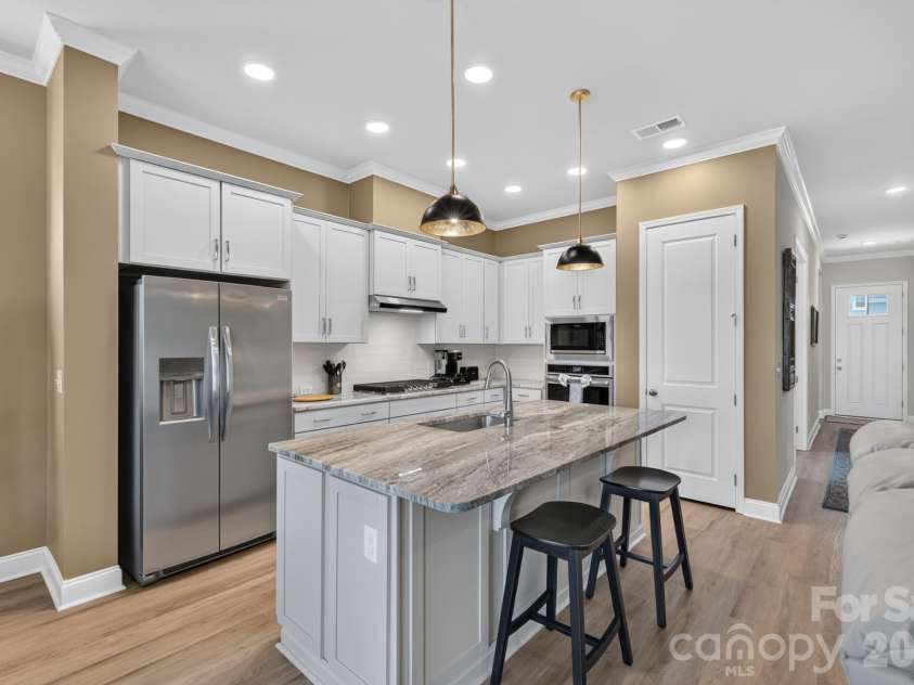 1006 Lowland Way, Waxhaw, NC 28173.  MLS# CAR4427580, YatesRealty ID 54659. Kitchen Island