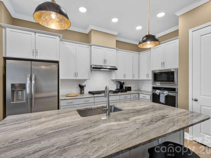 1006 Lowland Way, Waxhaw, NC 28173.  MLS# CAR4427580, YatesRealty ID 54659. Kitchen with Island