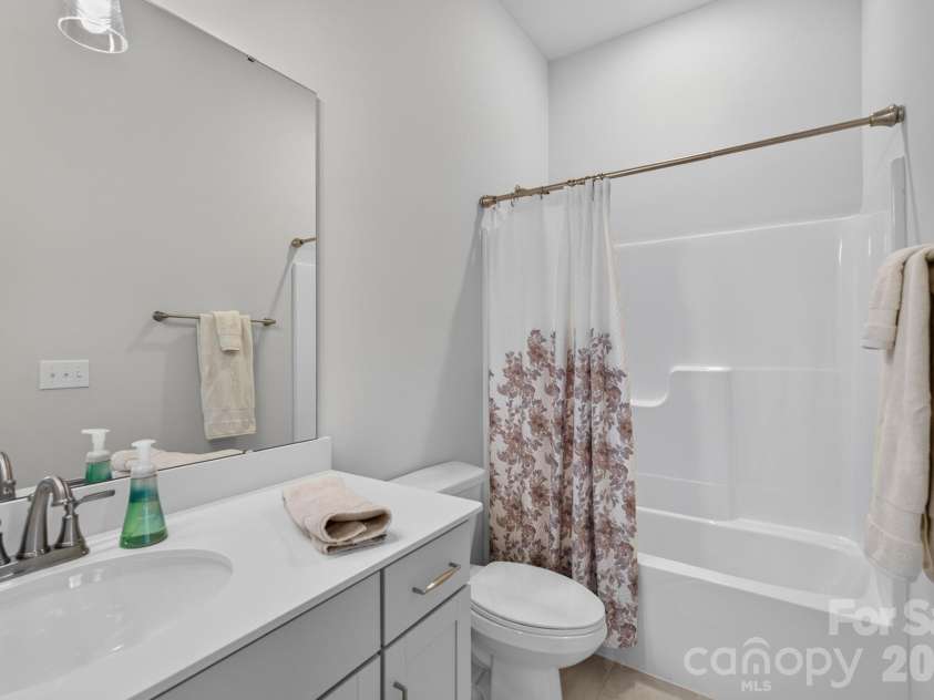 1006 Lowland Way, Waxhaw, NC 28173.  MLS# CAR4427580, YatesRealty ID 54659. Secondary Bathroom