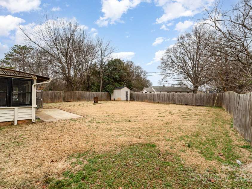 4815 Carriage Drive Circle, Charlotte, NC 28205.  MLS# CAR4222349, YatesRealty ID 5466. 