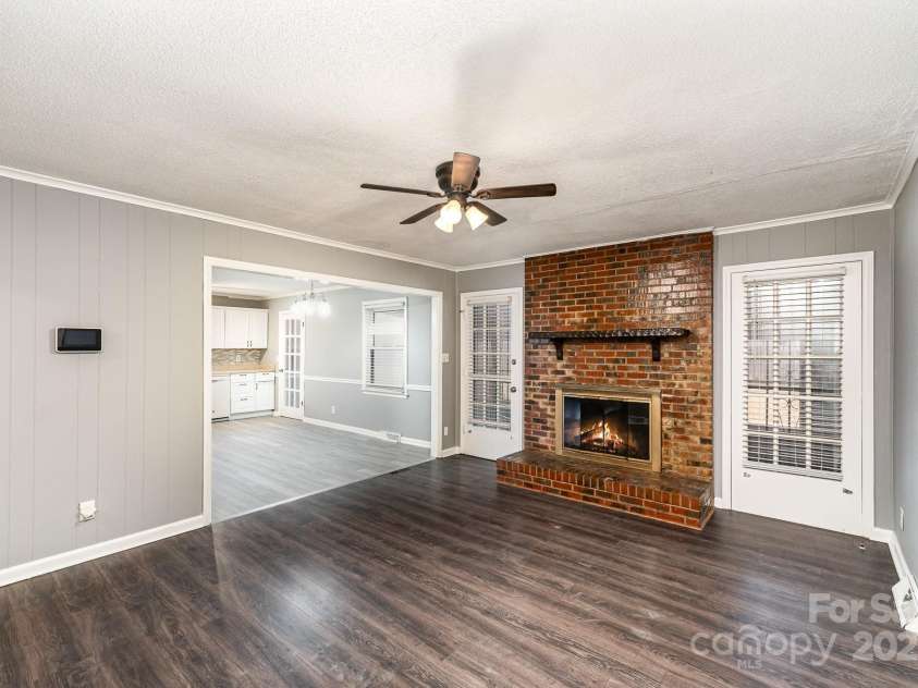 4815 Carriage Drive Circle, Charlotte, NC 28205.  MLS# CAR4222349, YatesRealty ID 5466. 