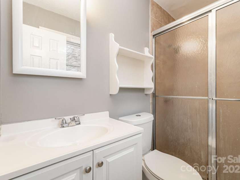 4815 Carriage Drive Circle, Charlotte, NC 28205.  MLS# CAR4222349, YatesRealty ID 5466. 