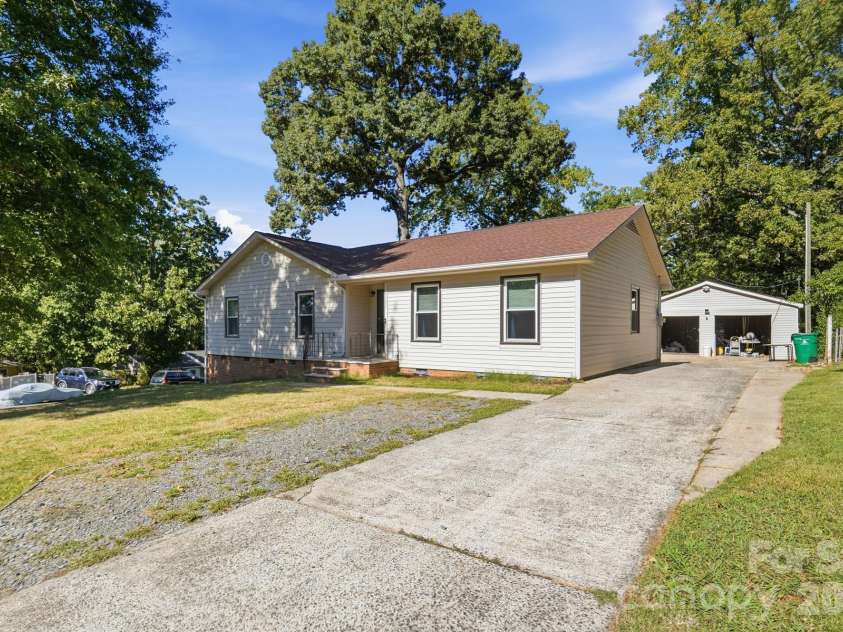 6301 Dwightware Boulevard, Charlotte, NC 28227.  MLS# CAR4381527, YatesRealty ID 54660. 