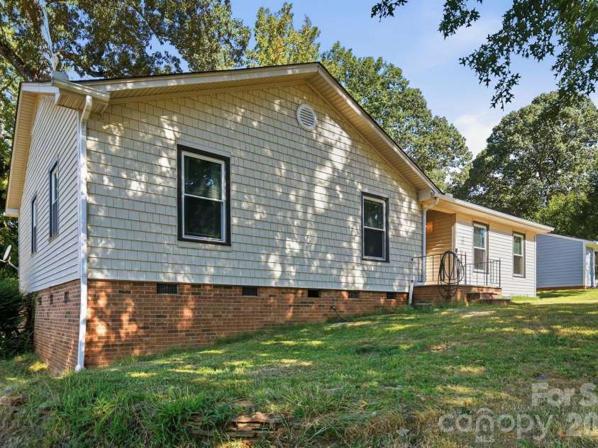6301 Dwightware Boulevard, Charlotte, NC 28227.  MLS# CAR4381527, YatesRealty ID 54660. 