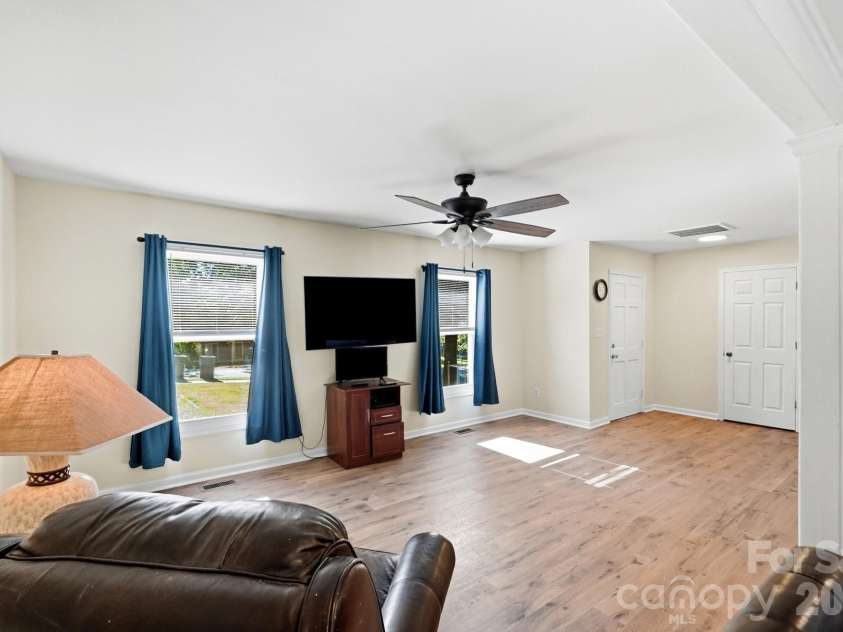 6301 Dwightware Boulevard, Charlotte, NC 28227.  MLS# CAR4381527, YatesRealty ID 54660. 