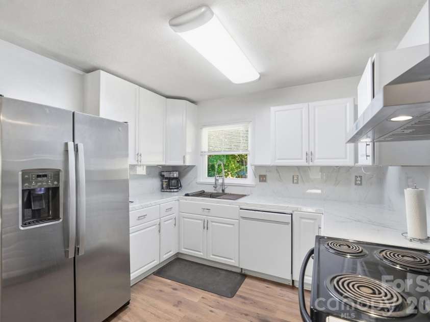 6301 Dwightware Boulevard, Charlotte, NC 28227.  MLS# CAR4381527, YatesRealty ID 54660. 