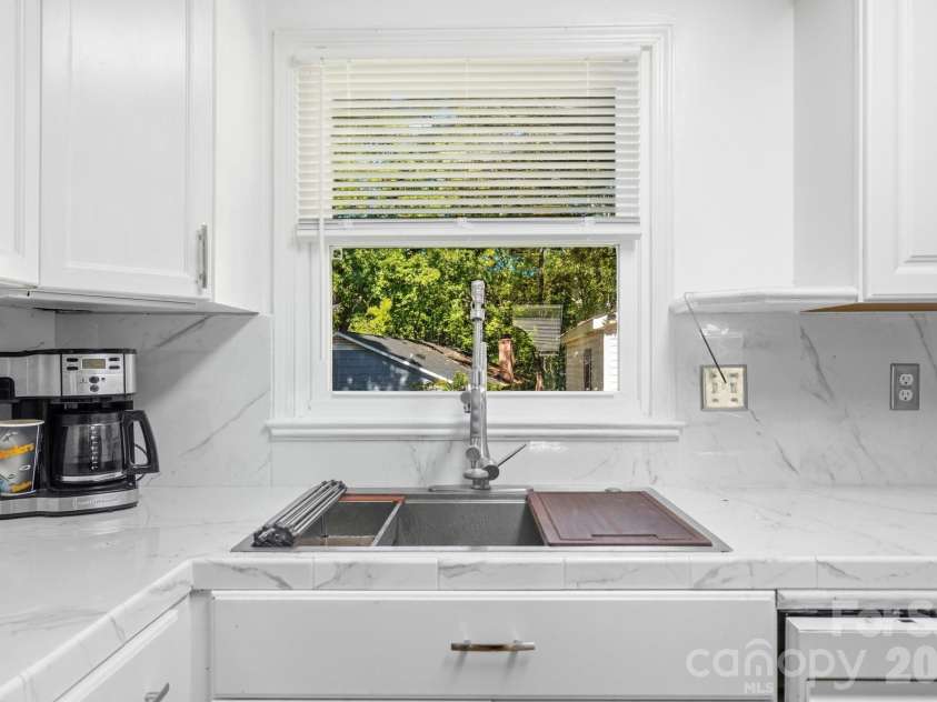 6301 Dwightware Boulevard, Charlotte, NC 28227.  MLS# CAR4381527, YatesRealty ID 54660. 