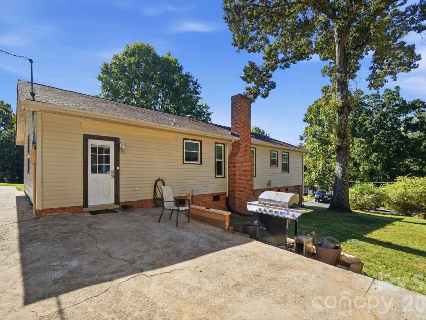 6301 Dwightware Boulevard, Charlotte, NC 28227.  MLS# CAR4381527, YatesRealty ID 54660. 