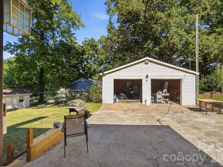 6301 Dwightware Boulevard, Charlotte, NC 28227.  MLS# CAR4381527, YatesRealty ID 54660. 