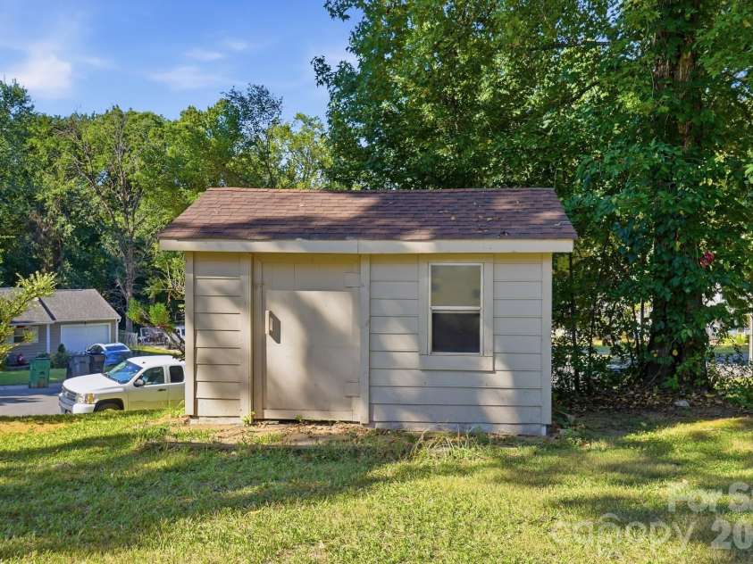 6301 Dwightware Boulevard, Charlotte, NC 28227.  MLS# CAR4381527, YatesRealty ID 54660. 