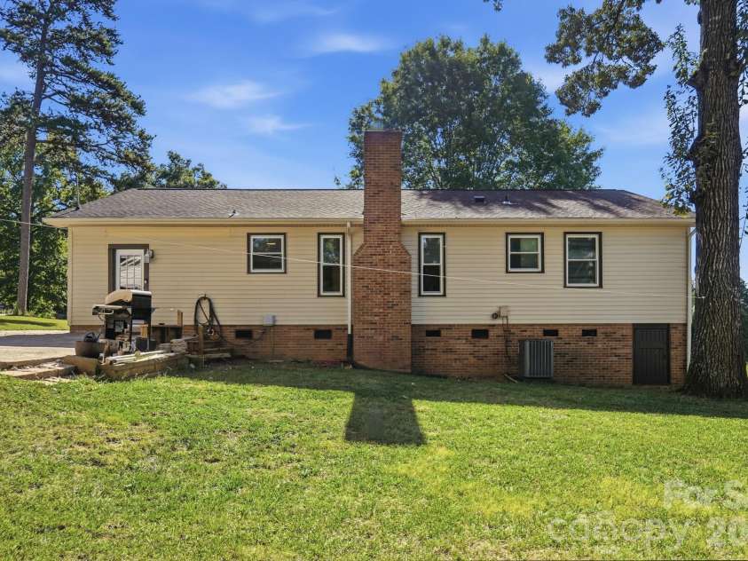6301 Dwightware Boulevard, Charlotte, NC 28227.  MLS# CAR4381527, YatesRealty ID 54660. 