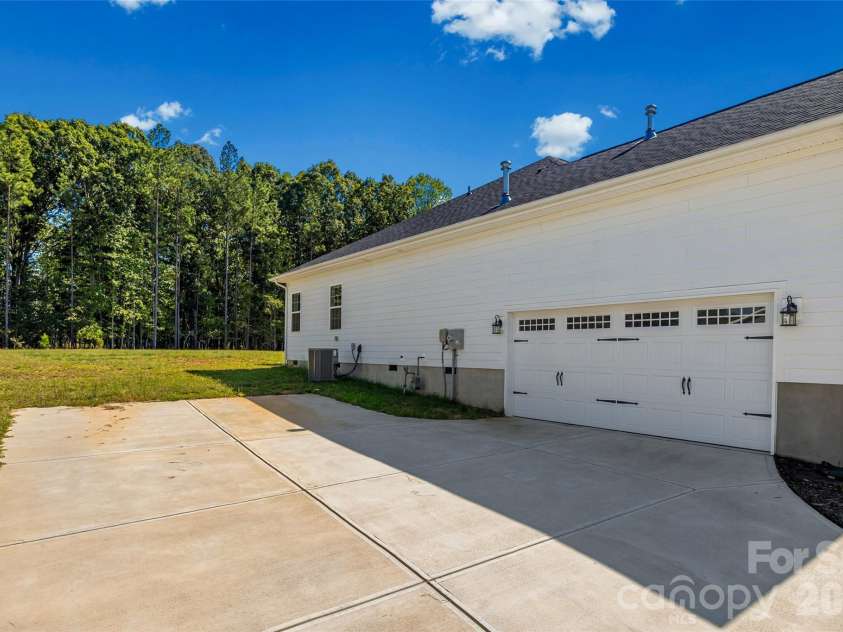 1759 Silver Birch Road, York, SC 29745.  MLS# CAR4420030, YatesRealty ID 54662. Side Load Garage & Spacious Driveway