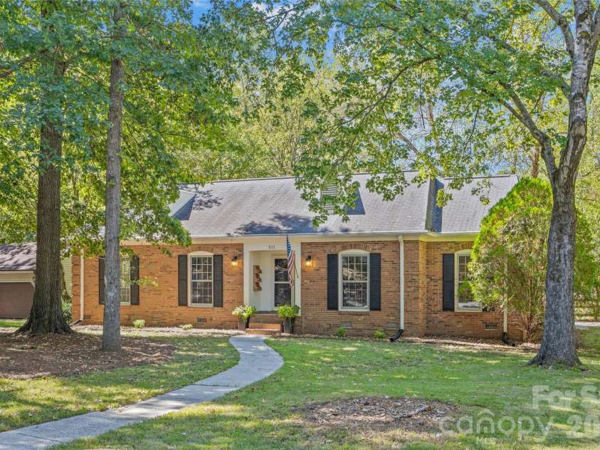 511 Morning Dale Road, Matthews, NC 28105.  MLS# CAR4420407, YatesRealty ID 54663. 