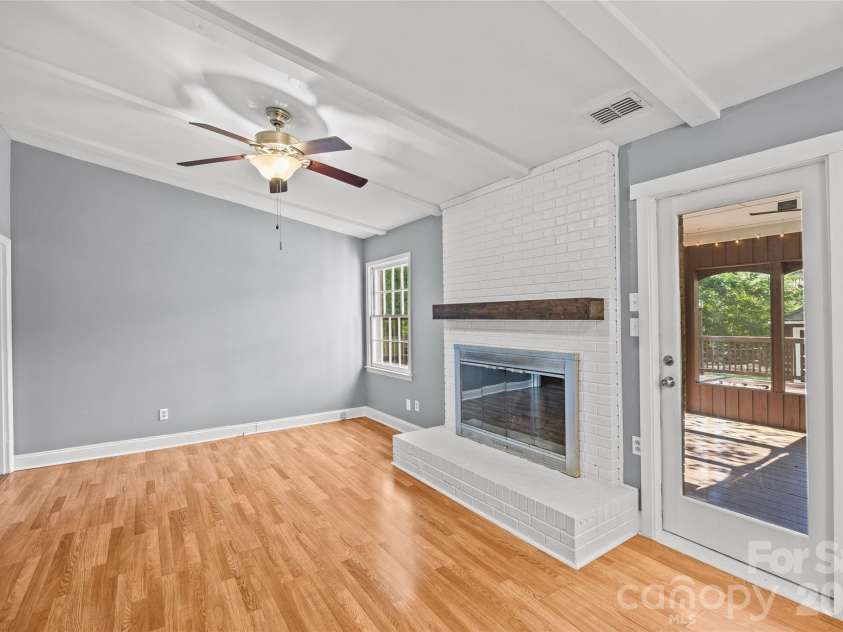 511 Morning Dale Road, Matthews, NC 28105.  MLS# CAR4420407, YatesRealty ID 54663. 