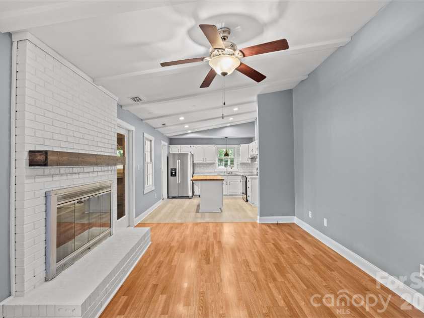 511 Morning Dale Road, Matthews, NC 28105.  MLS# CAR4420407, YatesRealty ID 54663. 