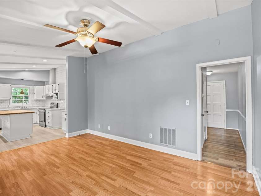 511 Morning Dale Road, Matthews, NC 28105.  MLS# CAR4420407, YatesRealty ID 54663. 